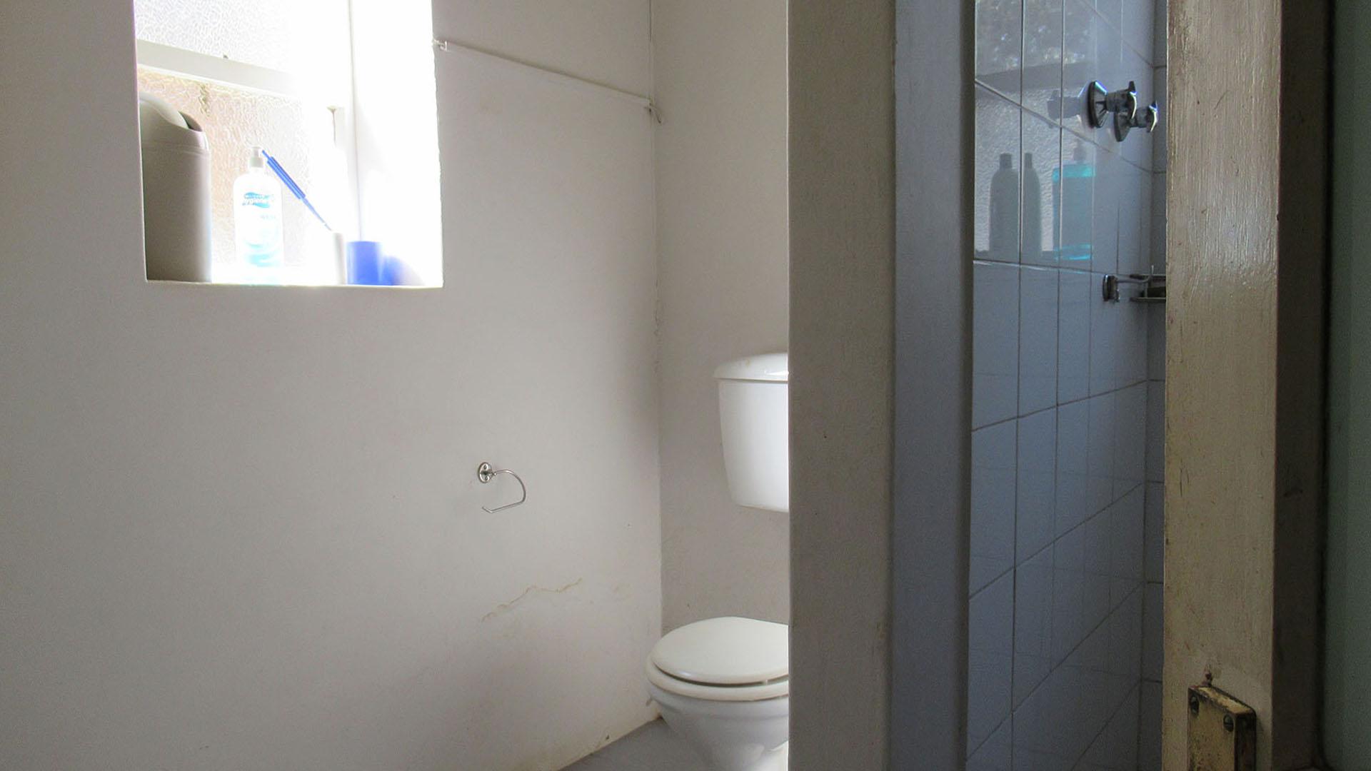 Main Bathroom - 5 square meters of property in Brixton