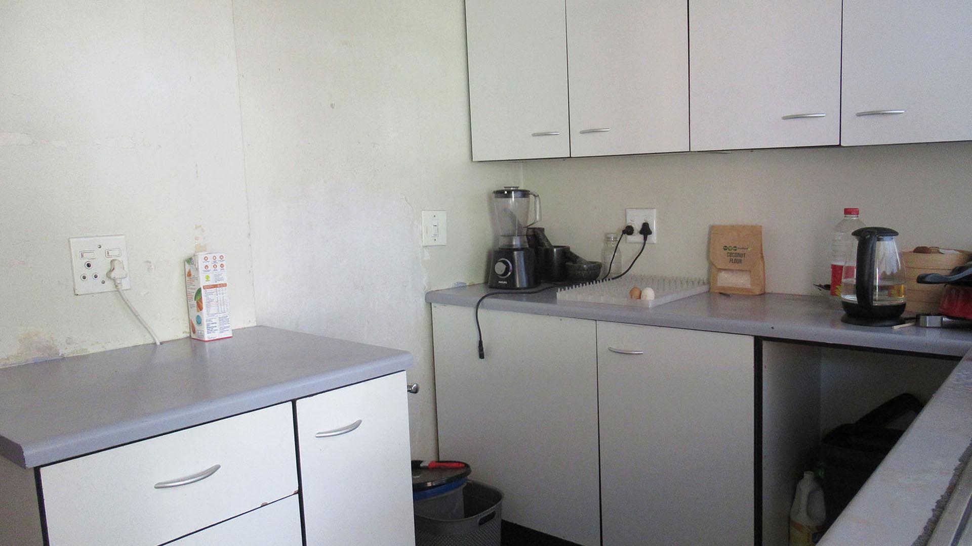Kitchen - 10 square meters of property in Brixton
