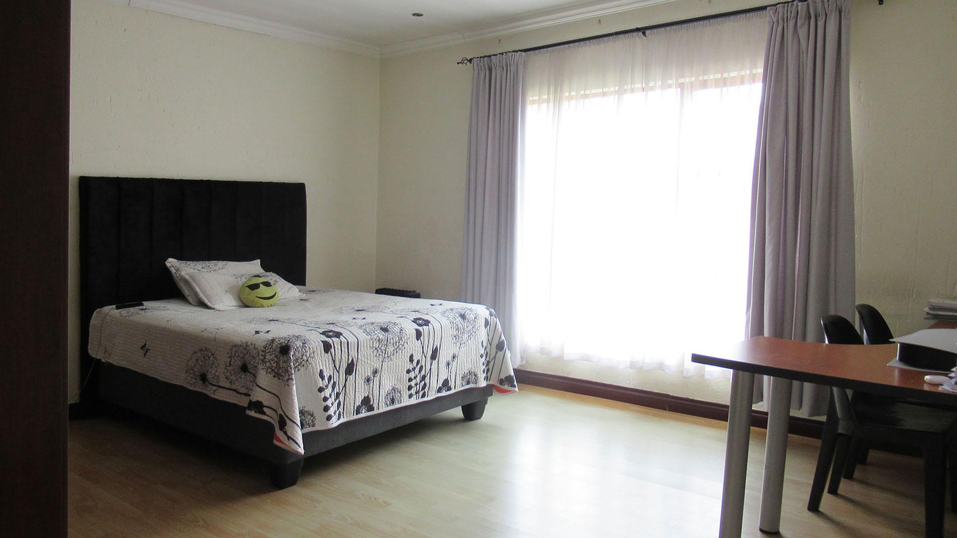 Bed Room 1 - 20 square meters of property in Vanderbijlpark
