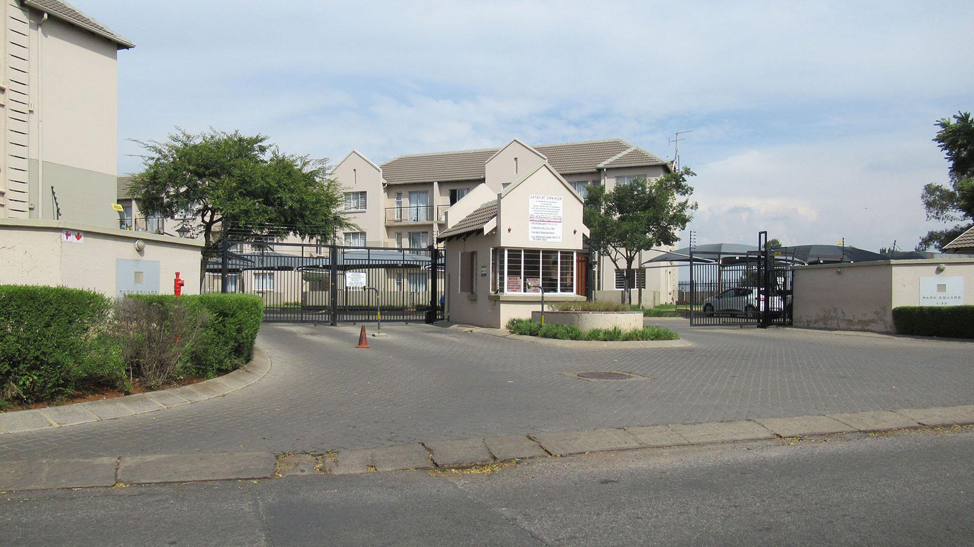 Front View of property in Klippoortje