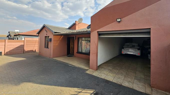 4 Bedroom House for Sale For Sale in Protea Glen - MR720744
