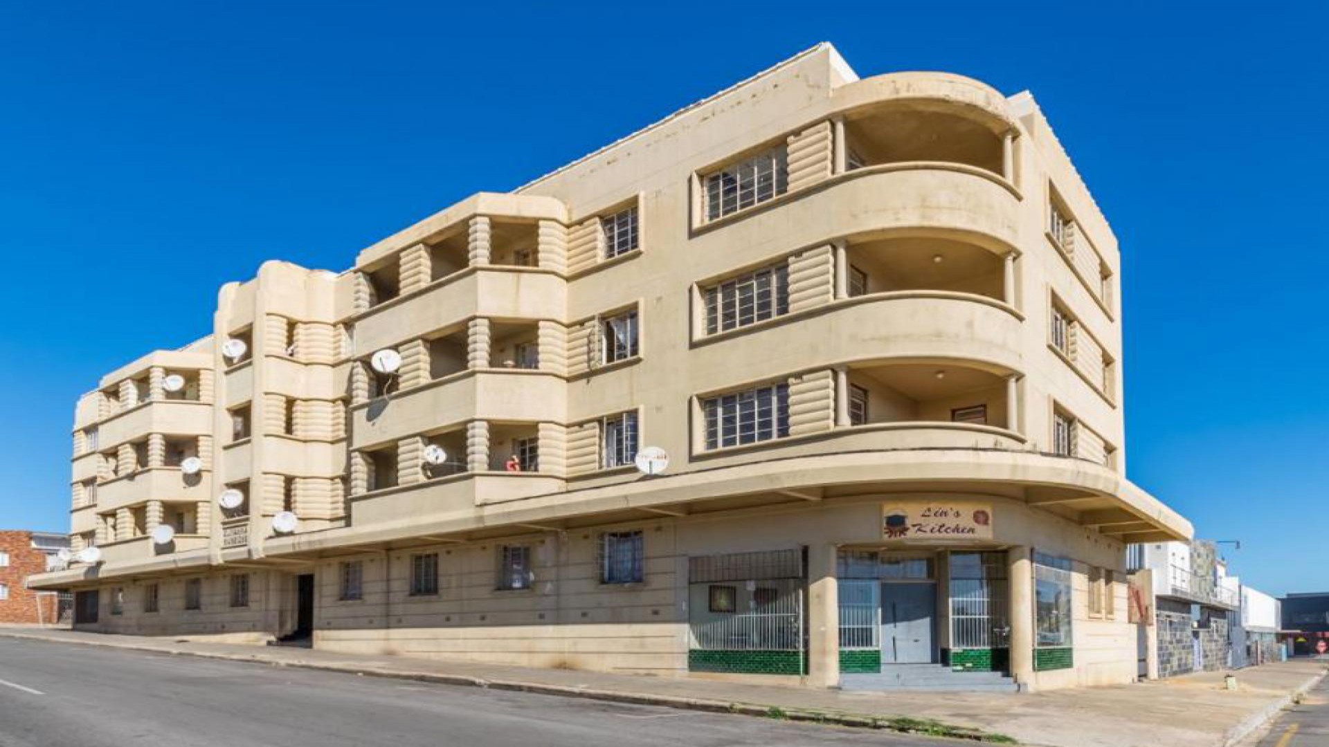 Front View of property in Olivanna