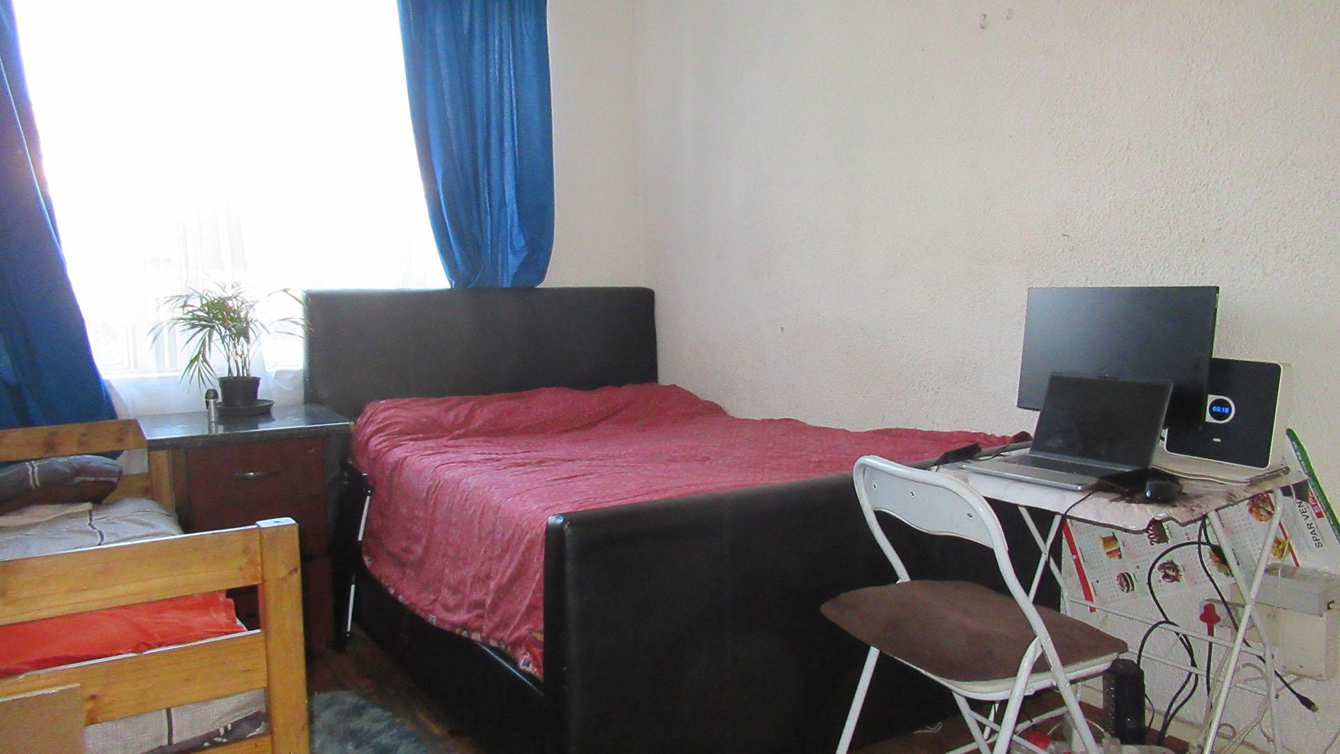Bed Room 1 - 16 square meters of property in Rosettenville