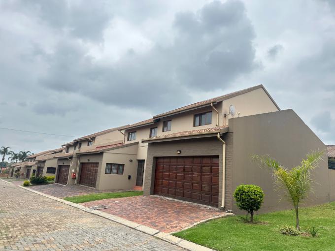 3 Bedroom Duplex for Sale For Sale in Radiokop - MR720814