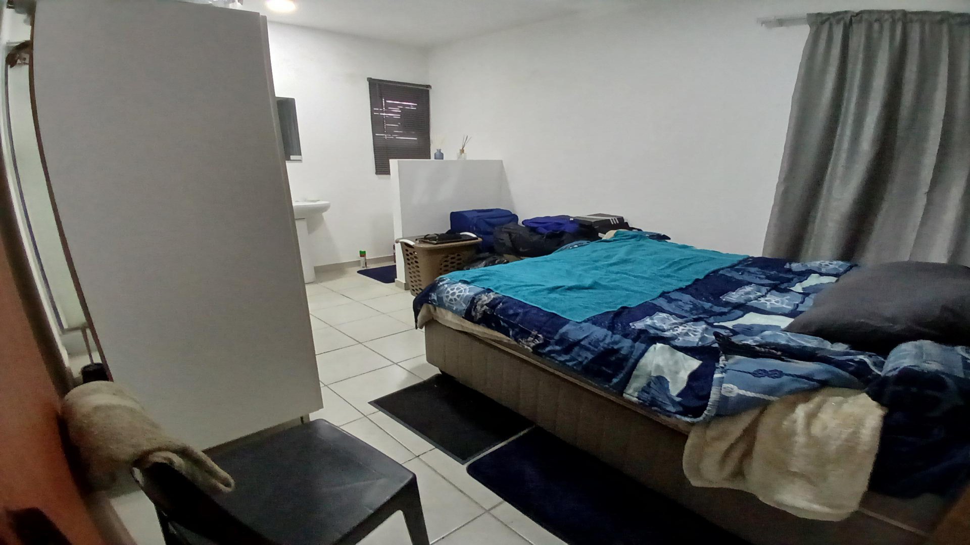 Bed Room 1 - 13 square meters of property in Athlone Park