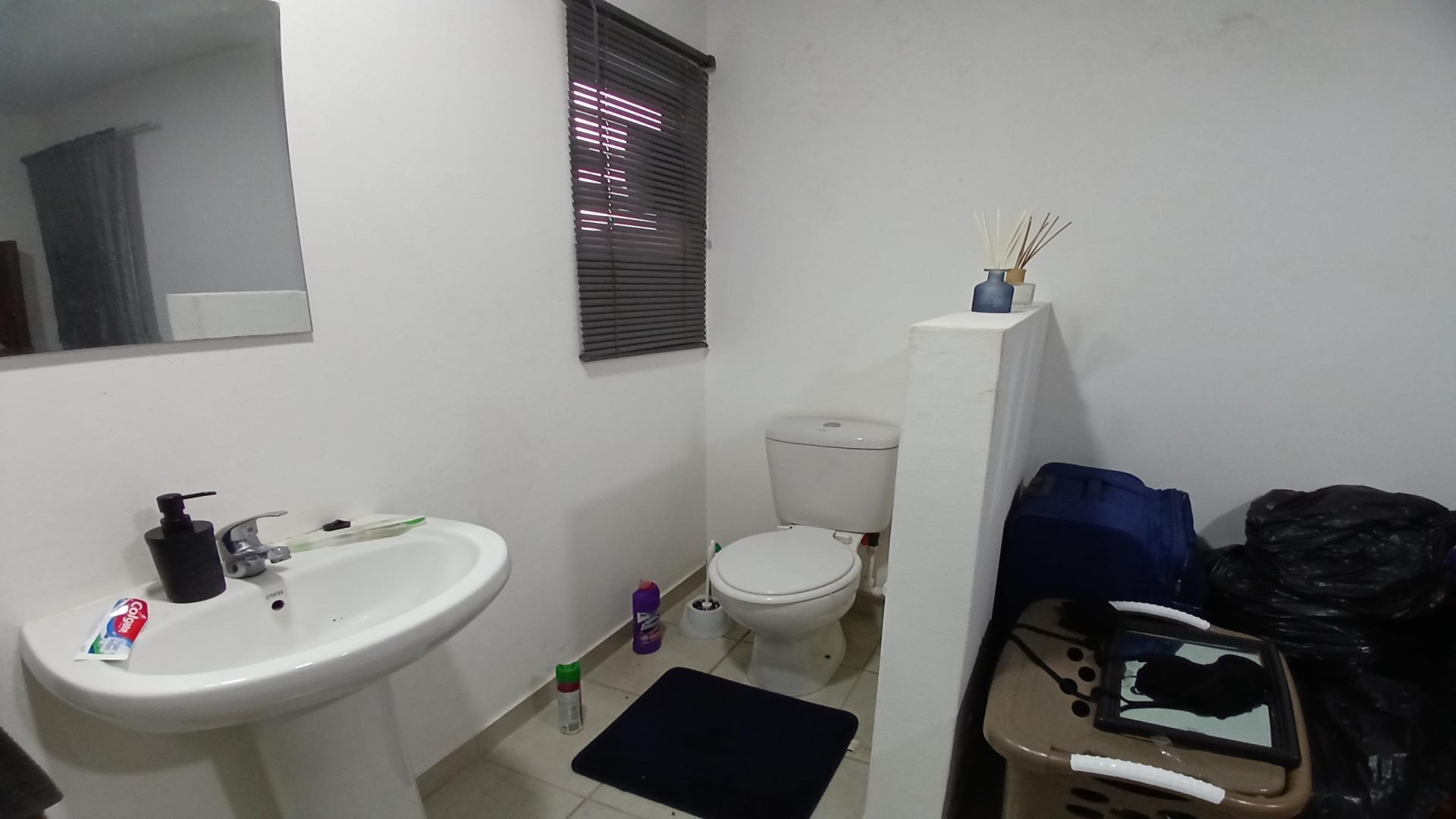 Bathroom 1 - 3 square meters of property in Athlone Park