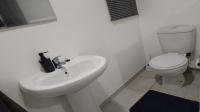 Bathroom 1 of property in Athlone Park