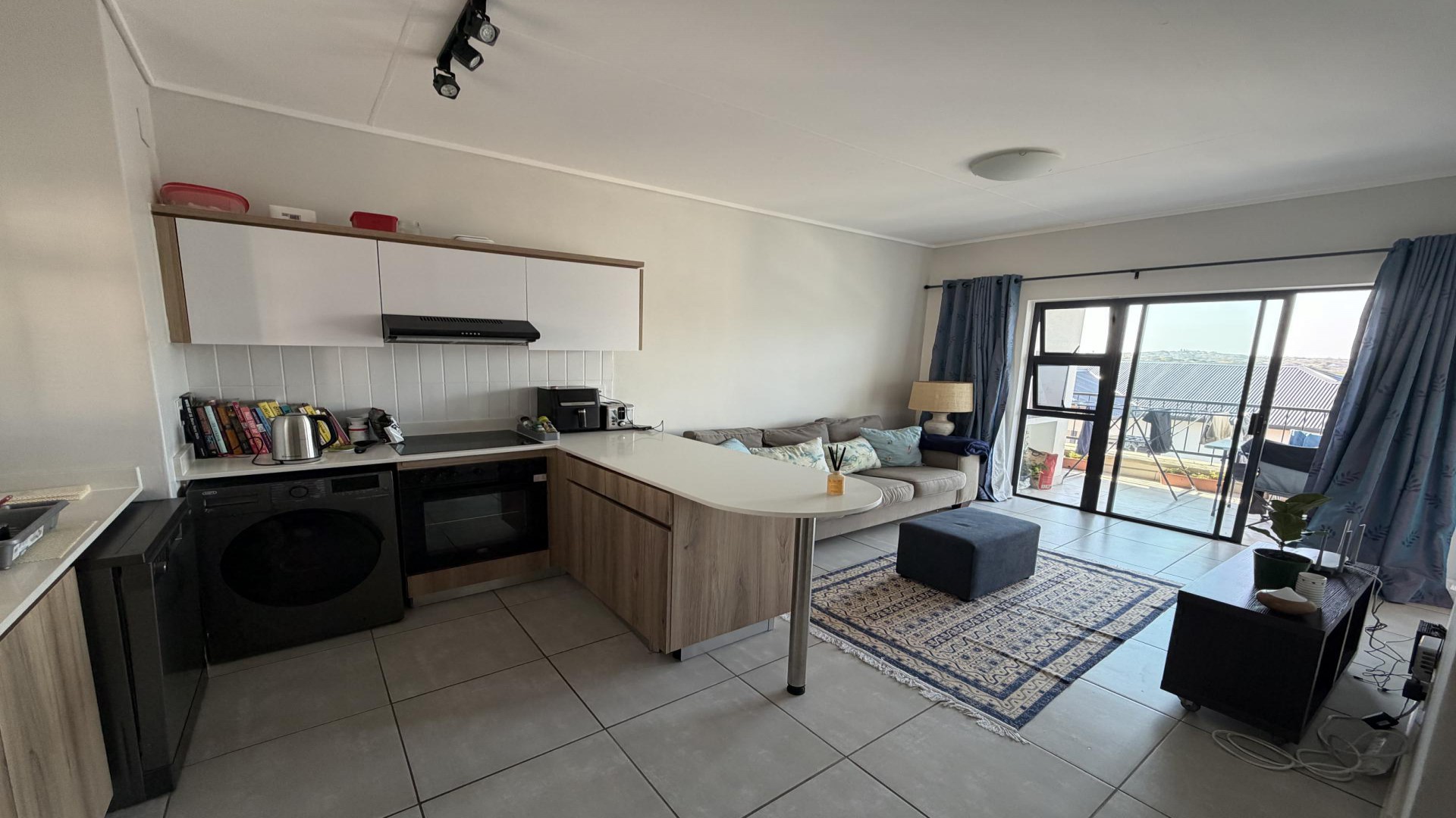 Kitchen of property in Ballitoville
