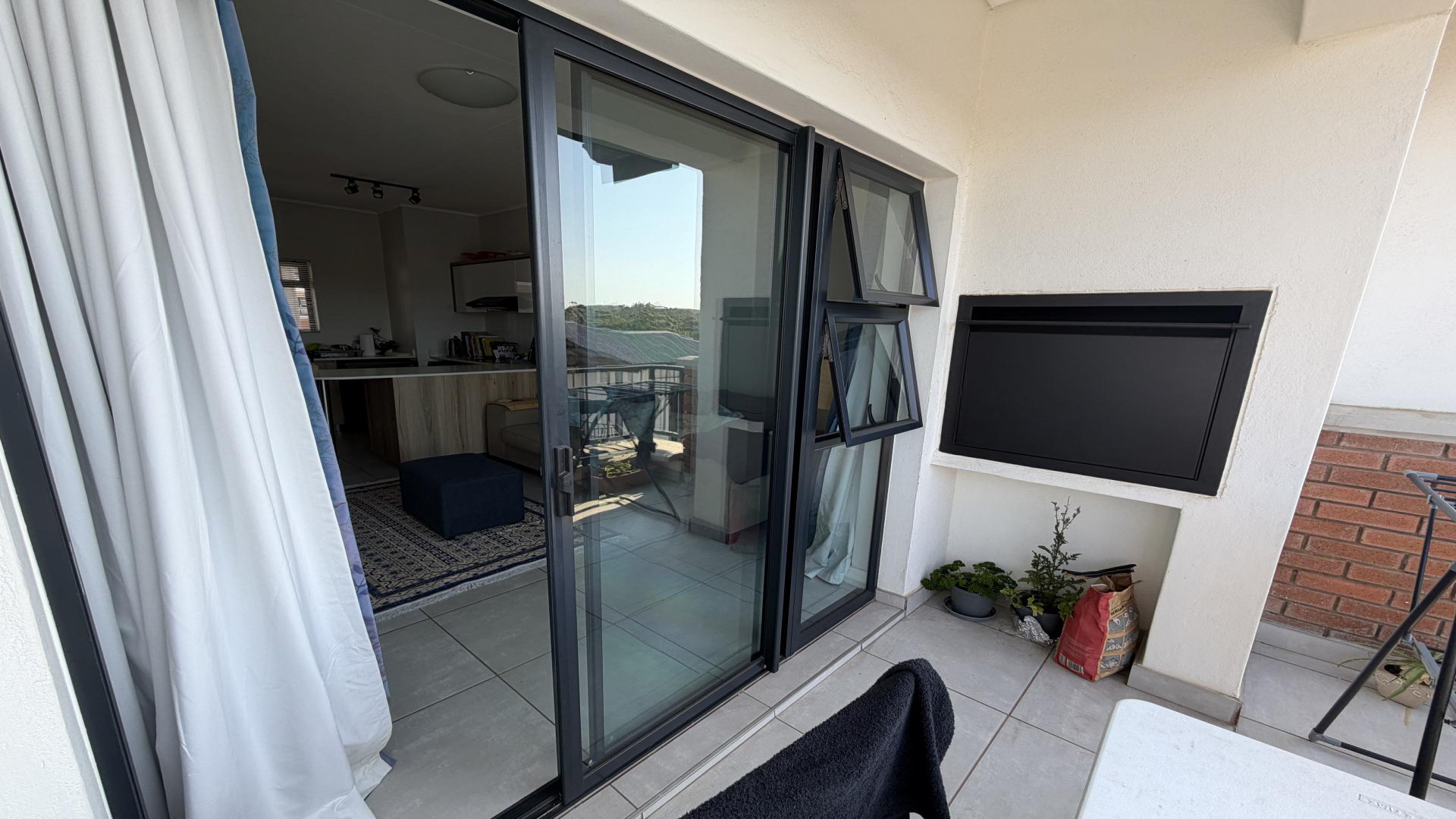 Balcony of property in Ballitoville