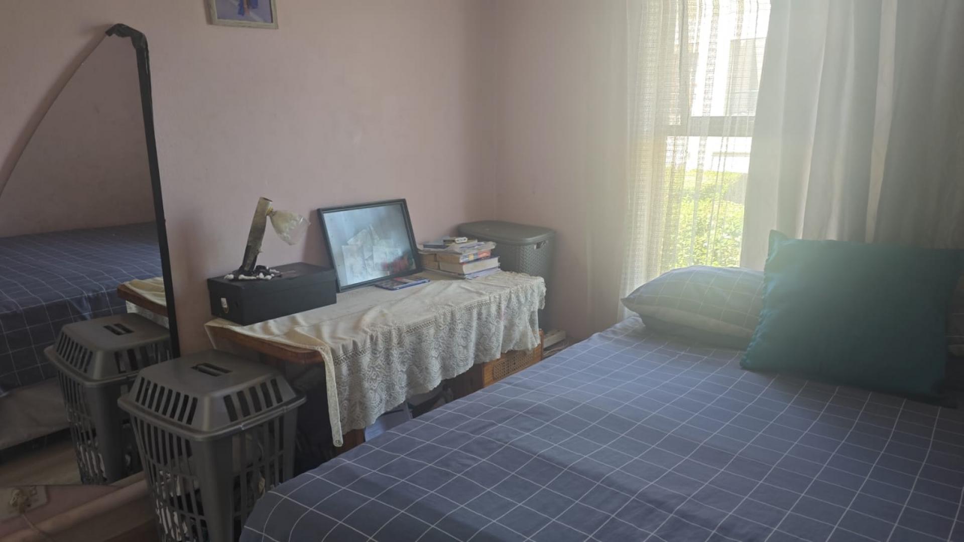Bed Room 1 of property in Marais Steyn Park