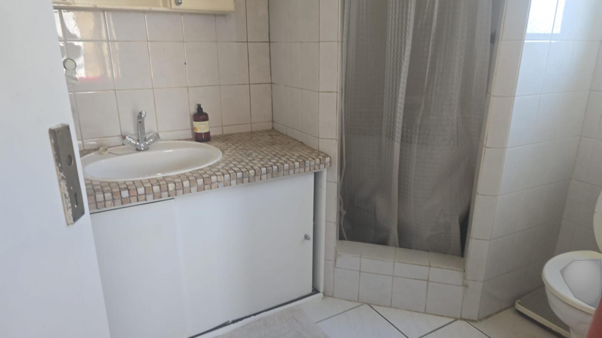 Bathroom 2 of property in Marais Steyn Park