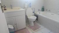 Bathroom 1 of property in Marais Steyn Park