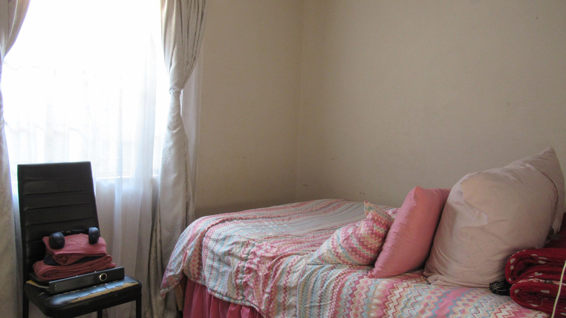 Bed Room 1 - 10 square meters of property in Watervalspruit (Vaal)