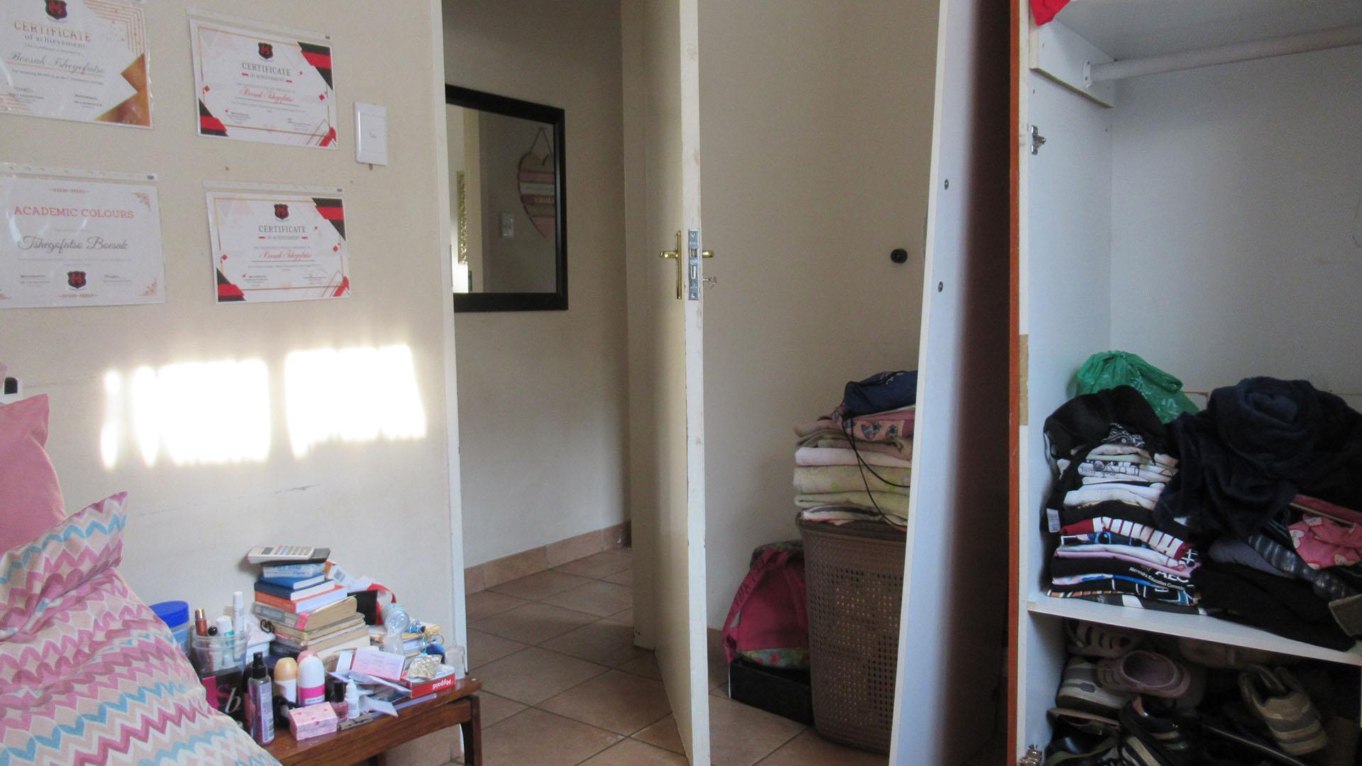 Bed Room 1 - 10 square meters of property in Watervalspruit (Vaal)