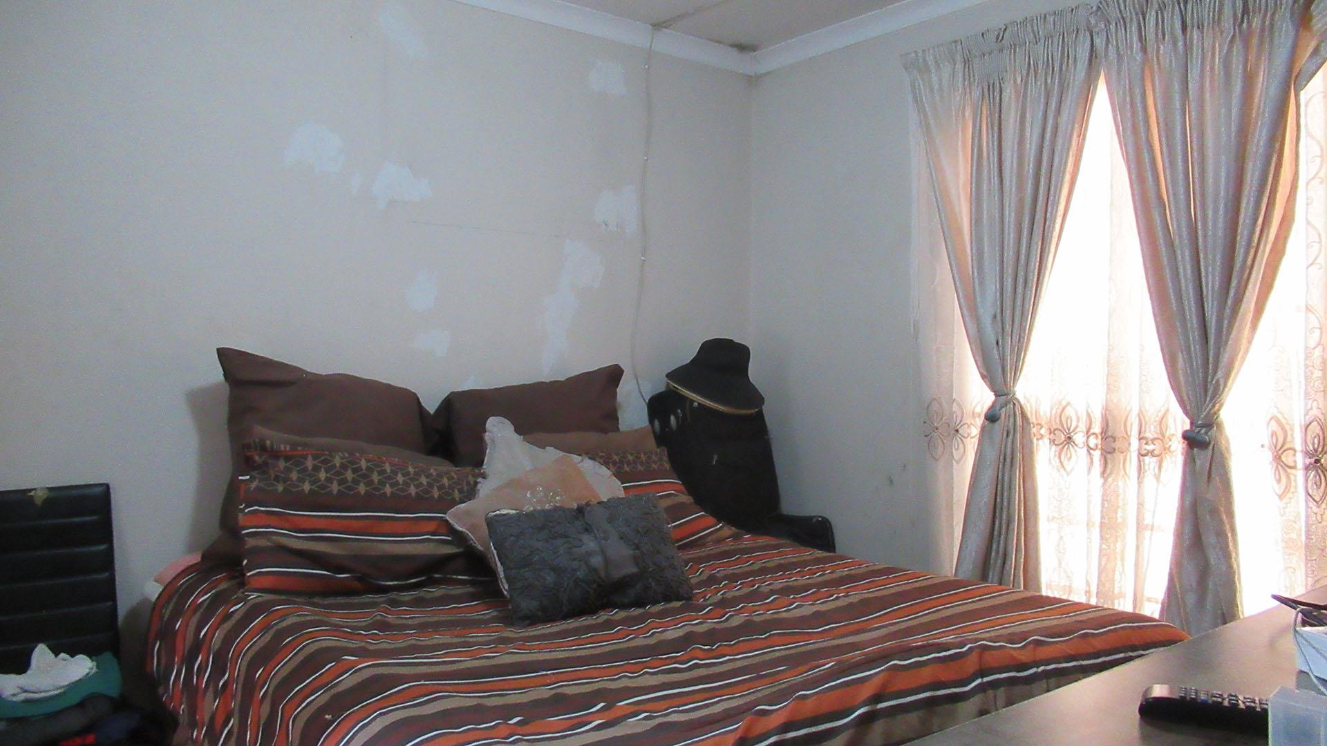 Main Bedroom - 12 square meters of property in Watervalspruit (Vaal)