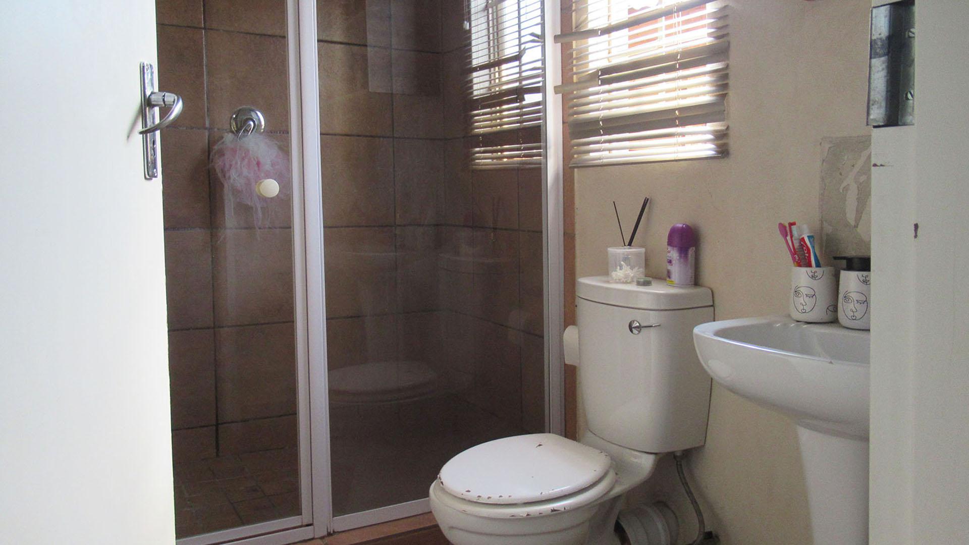 Main Bathroom - 5 square meters of property in Watervalspruit (Vaal)