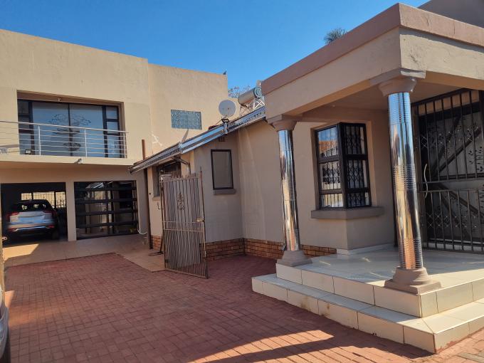 5 Bedroom House for Sale For Sale in Lenasia South - MR720903