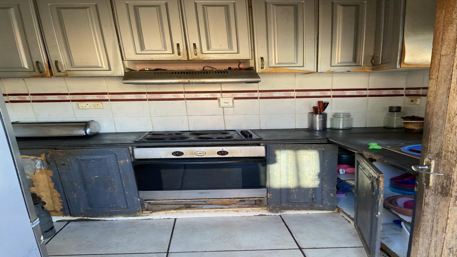 Kitchen of property in Panorama Gardens