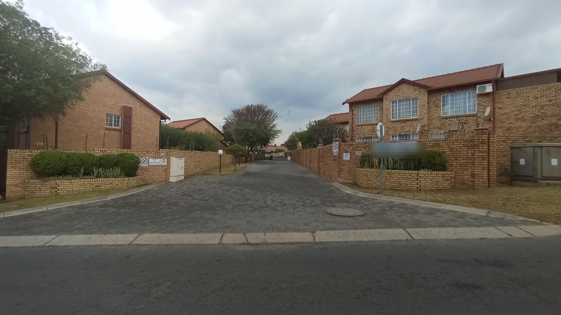Front View of property in The Reeds
