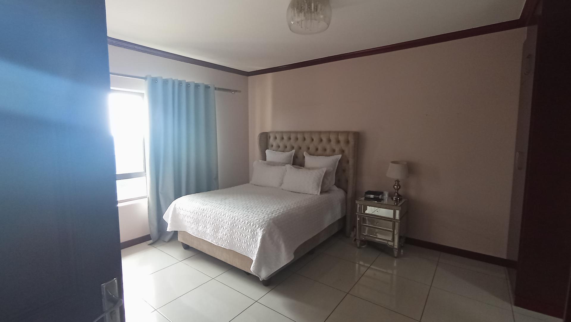 Main Bedroom - 21 square meters of property in Summerset