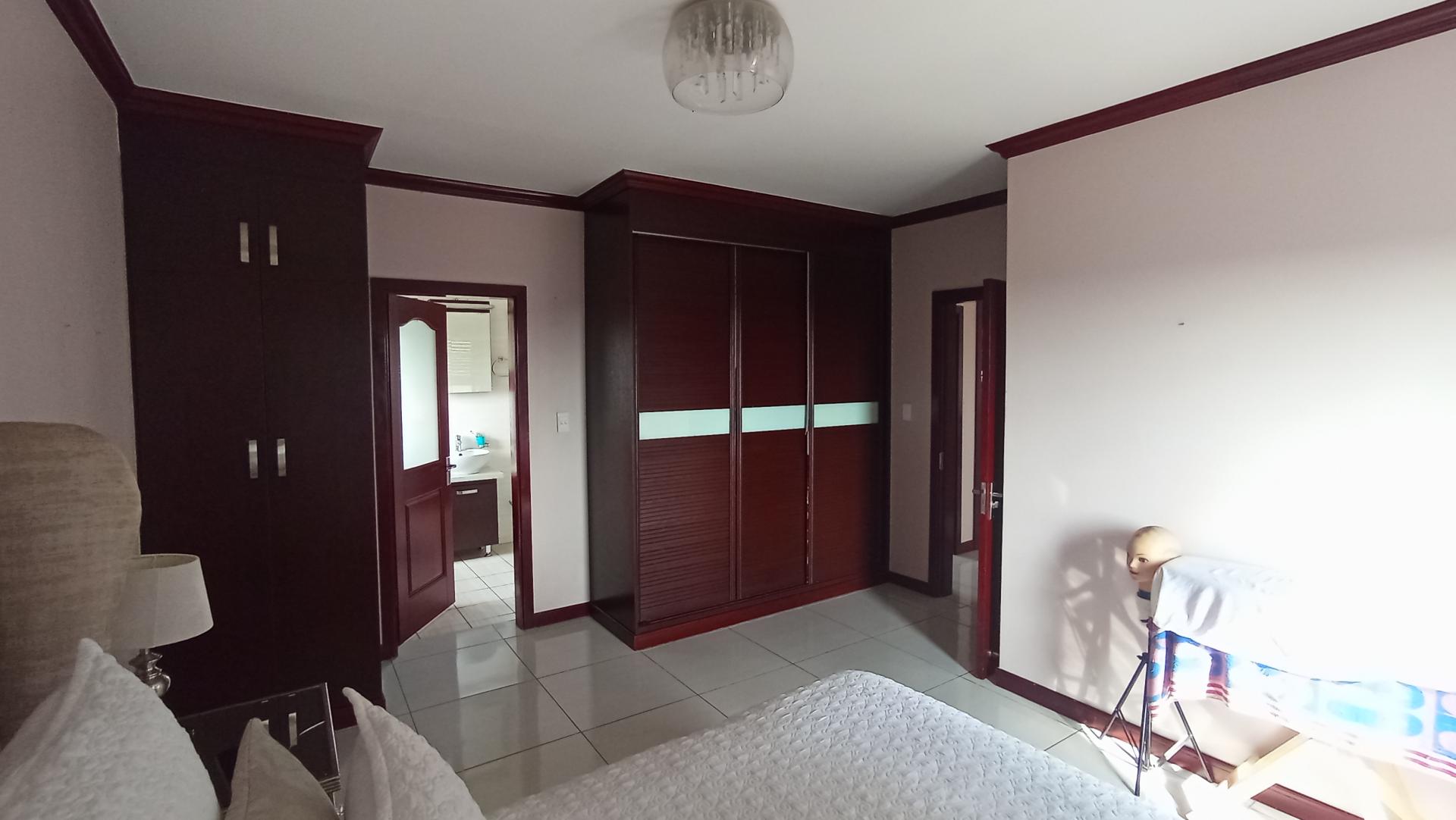 Main Bedroom - 21 square meters of property in Summerset