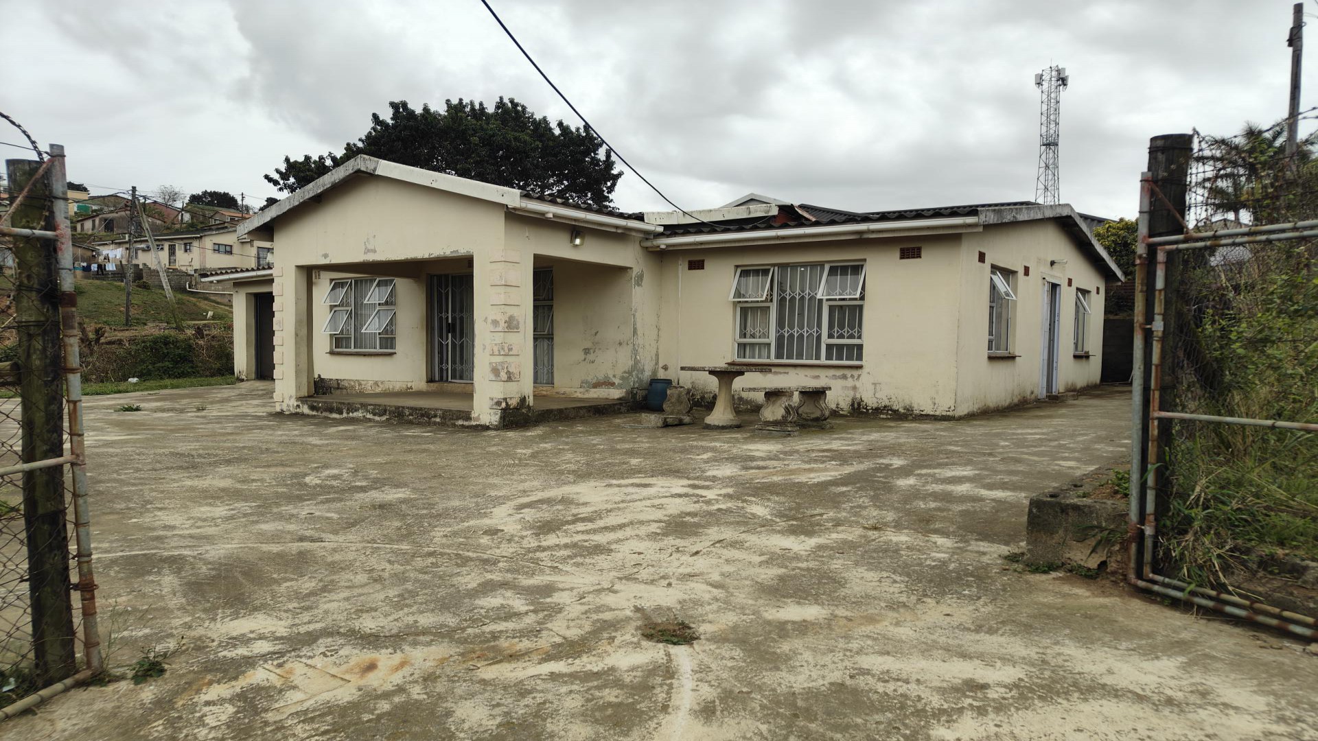 Front View of property in Ohlanga