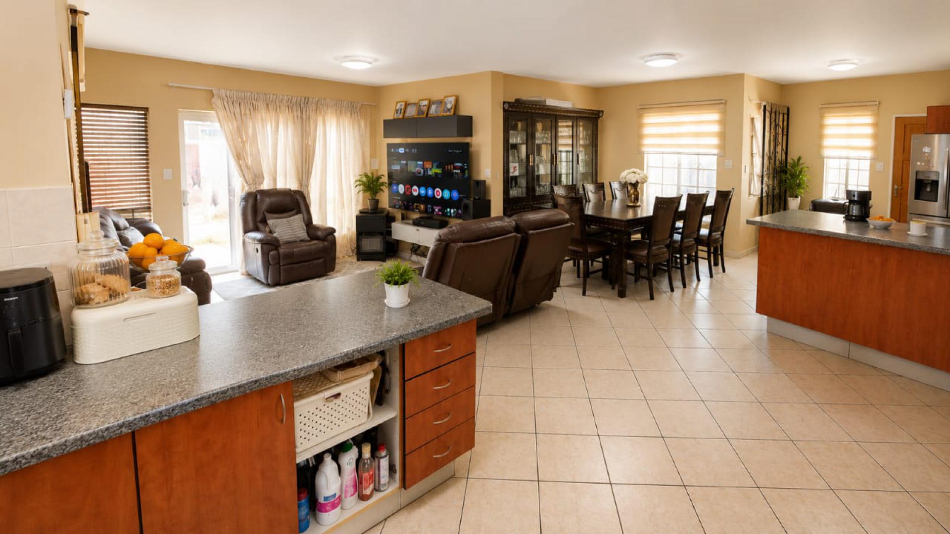 Kitchen of property in Halfway Gardens