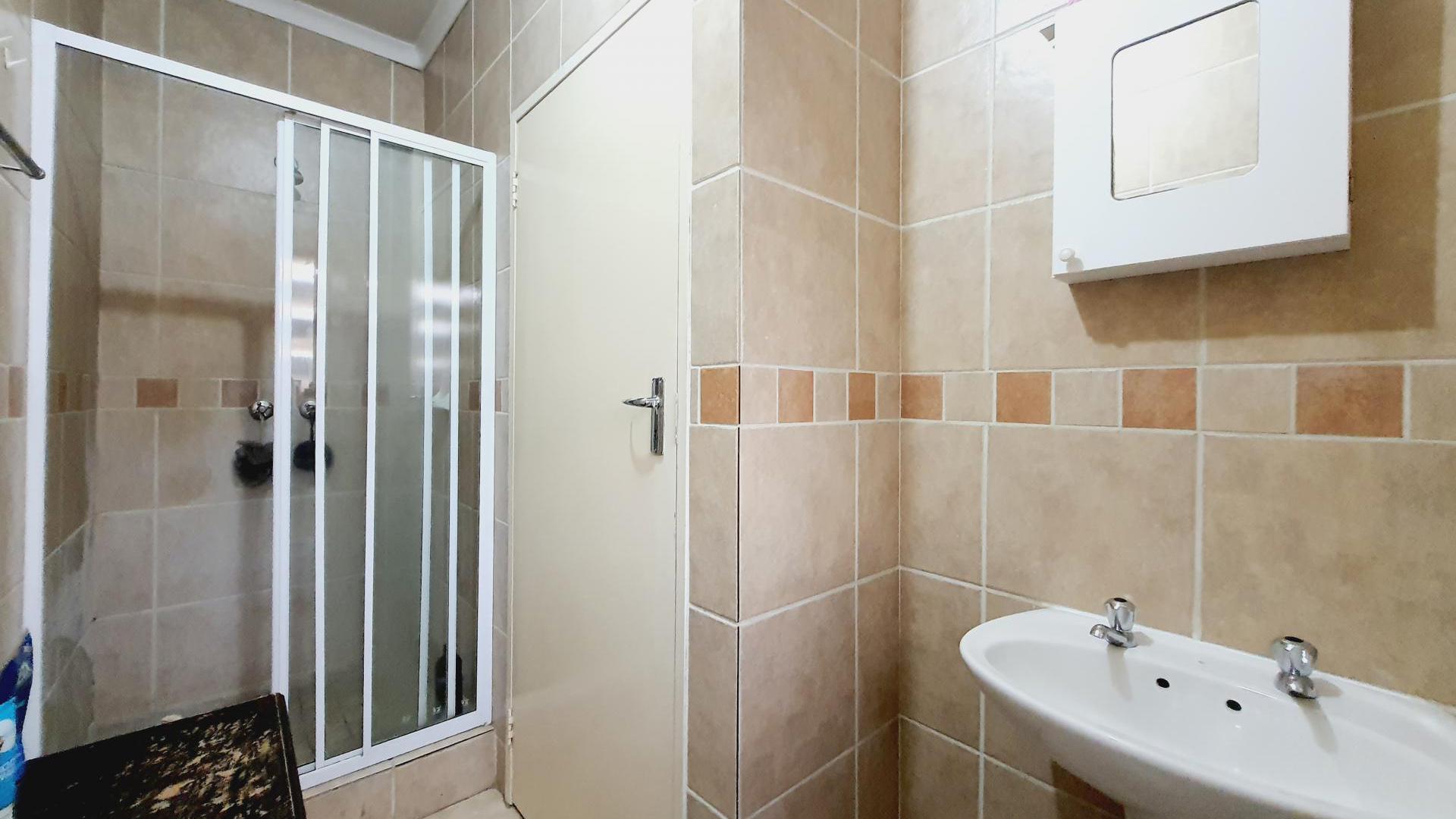 Main Bathroom of property in Halfway Gardens