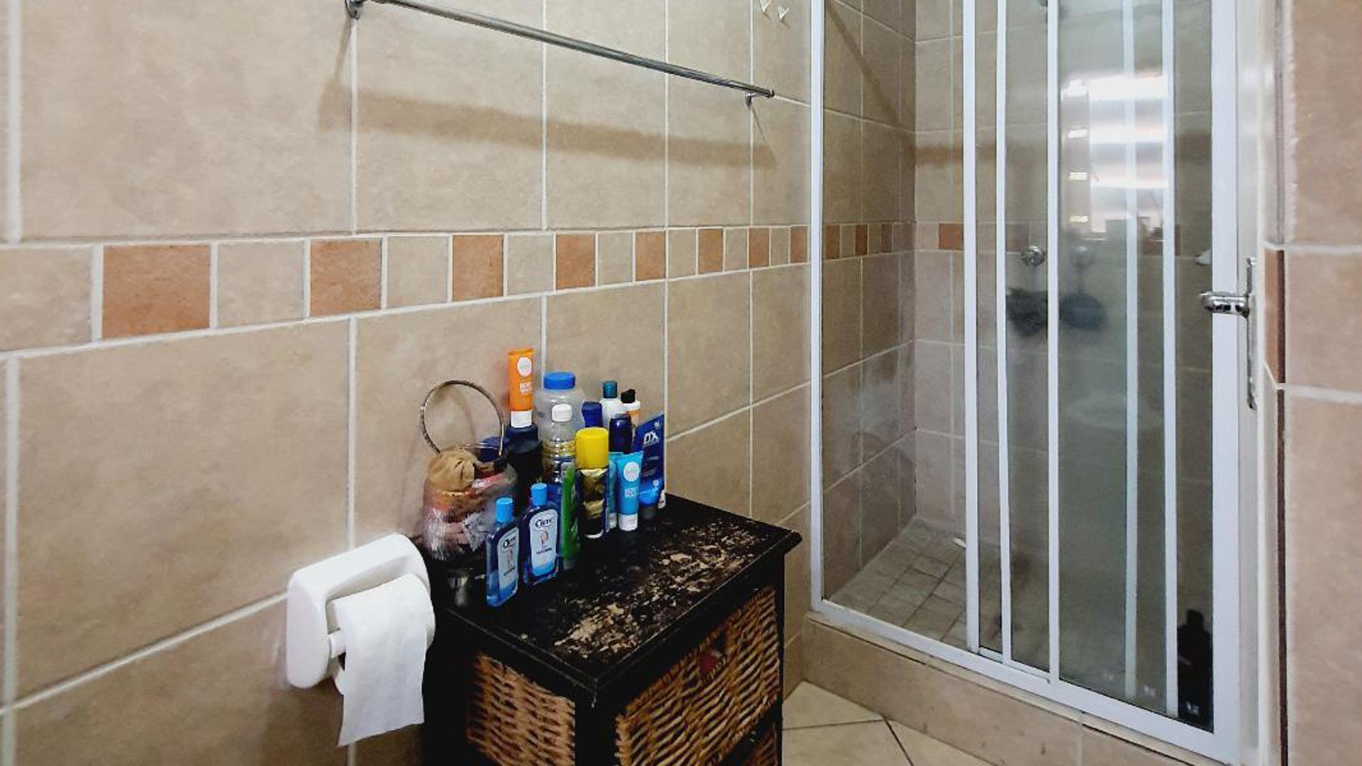 Main Bathroom of property in Halfway Gardens