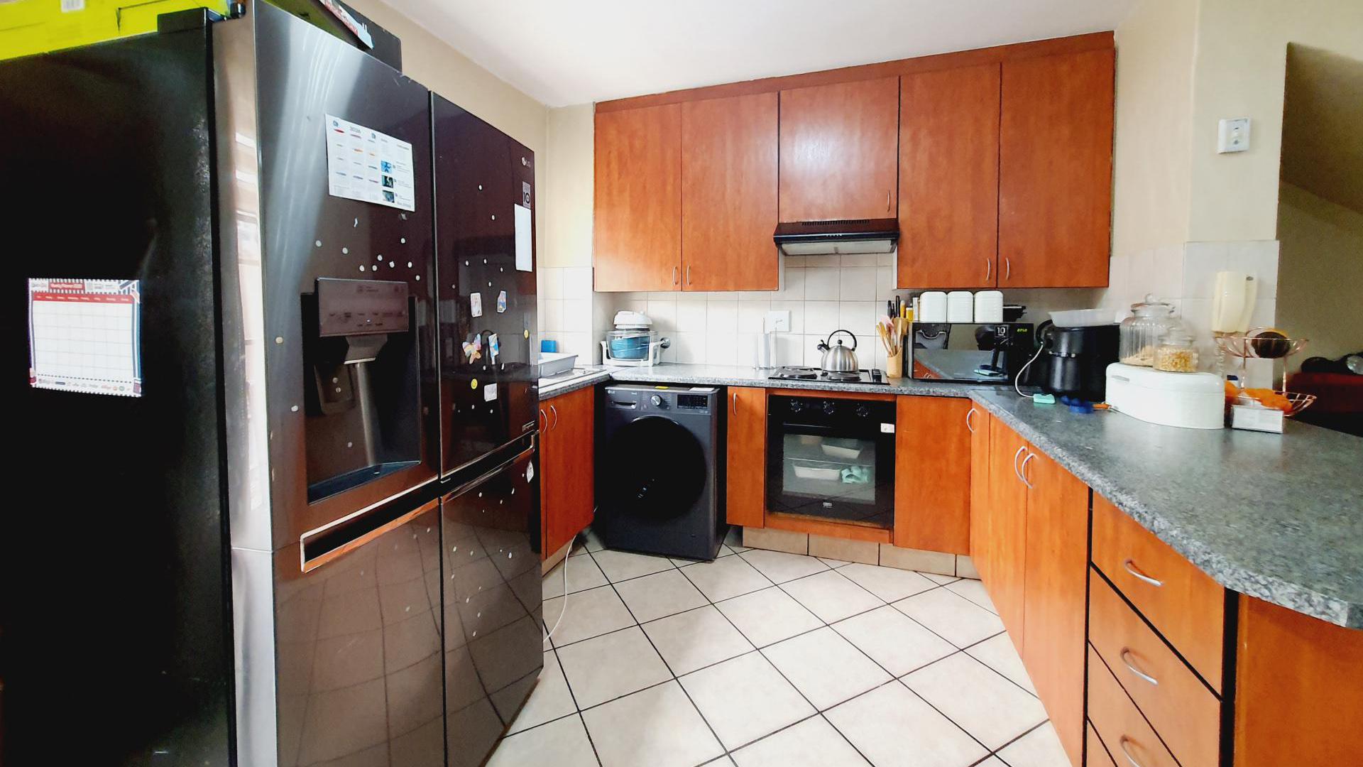Kitchen of property in Halfway Gardens