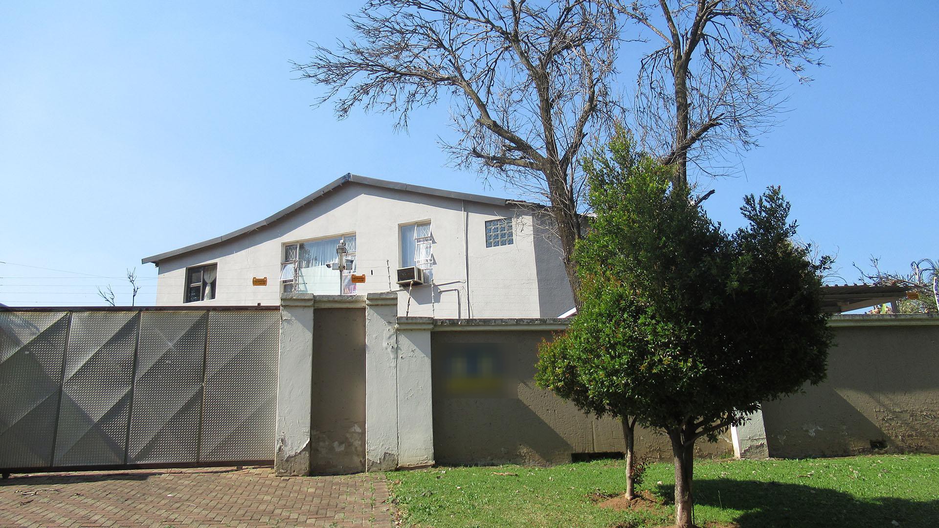 Front View of property in Mondeor