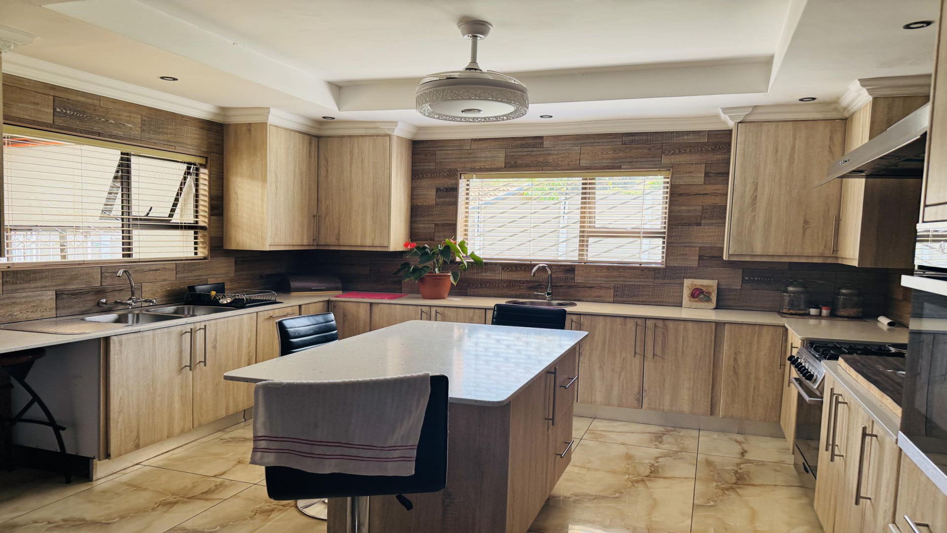 Kitchen of property in Mondeor
