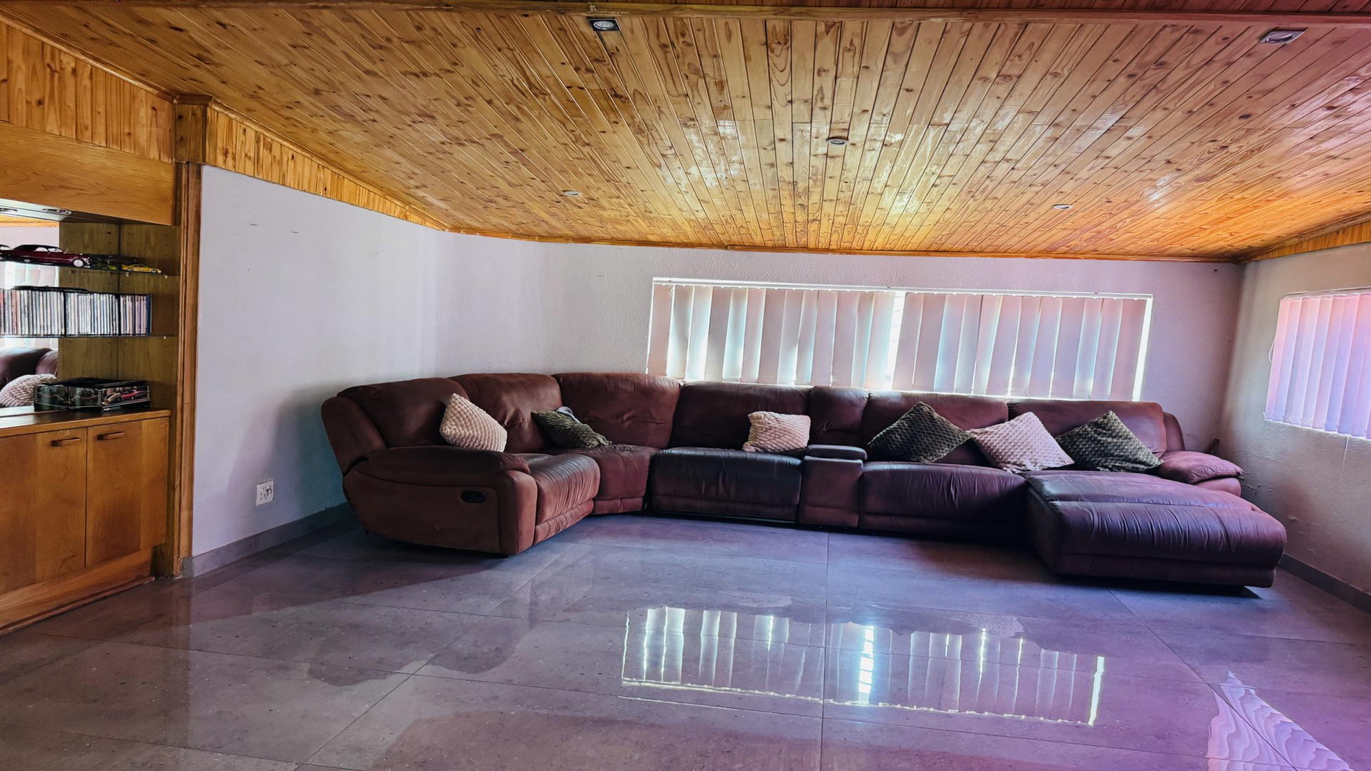 Lounges of property in Mondeor