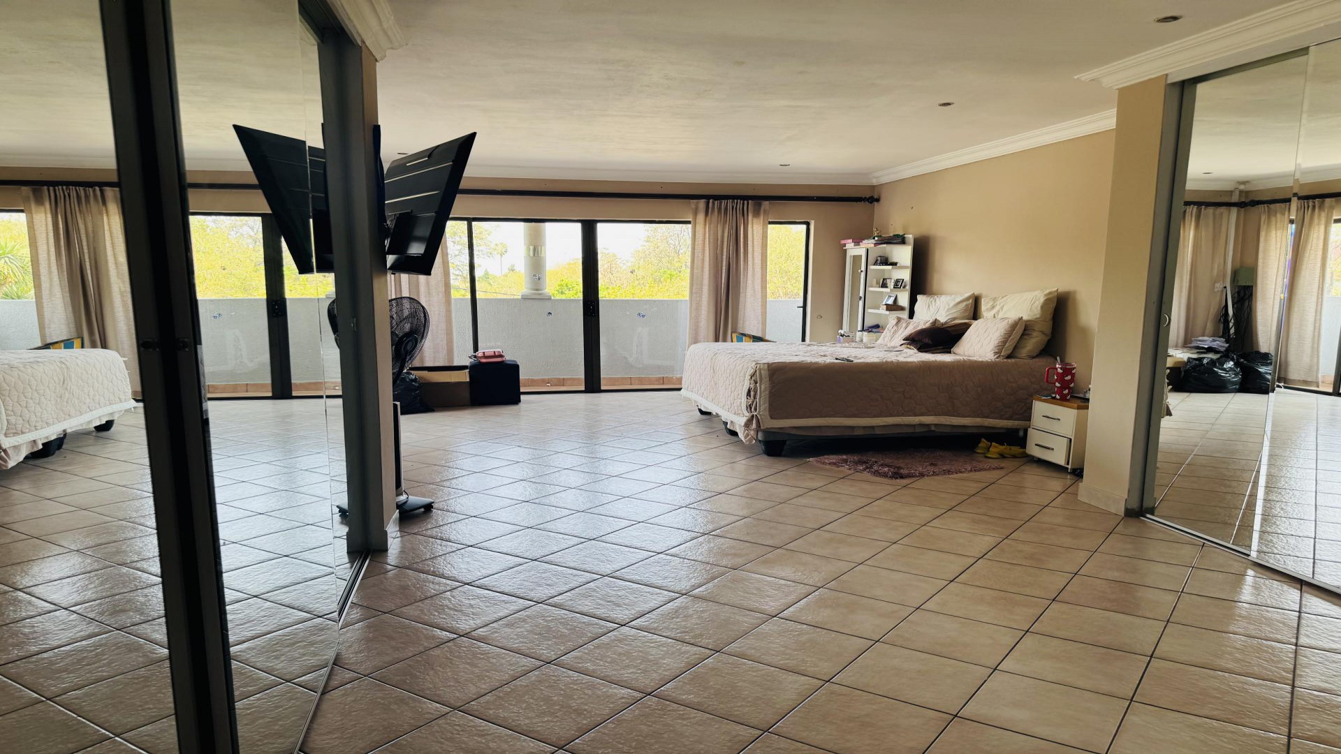 Bed Room 3 of property in Mondeor