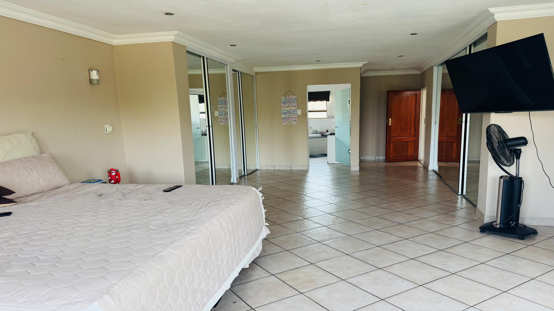 Bed Room 3 of property in Mondeor