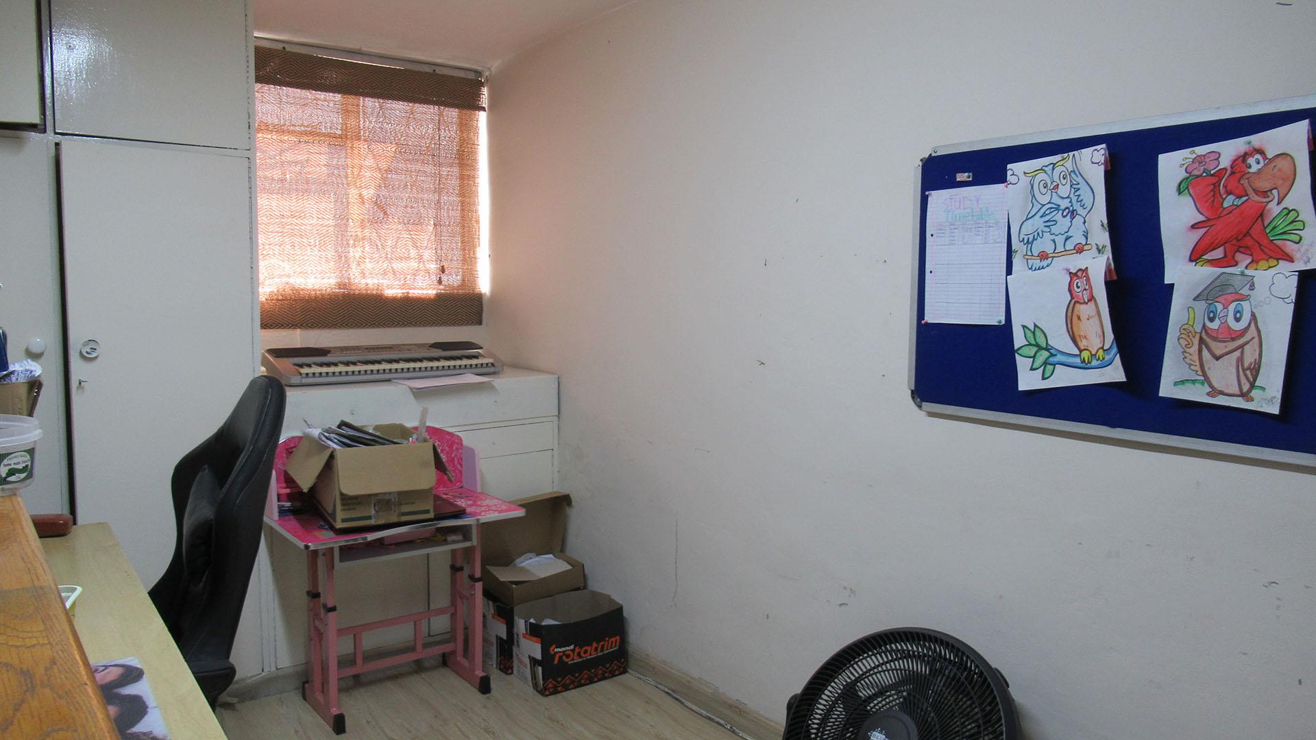 Study - 13 square meters of property in Mondeor