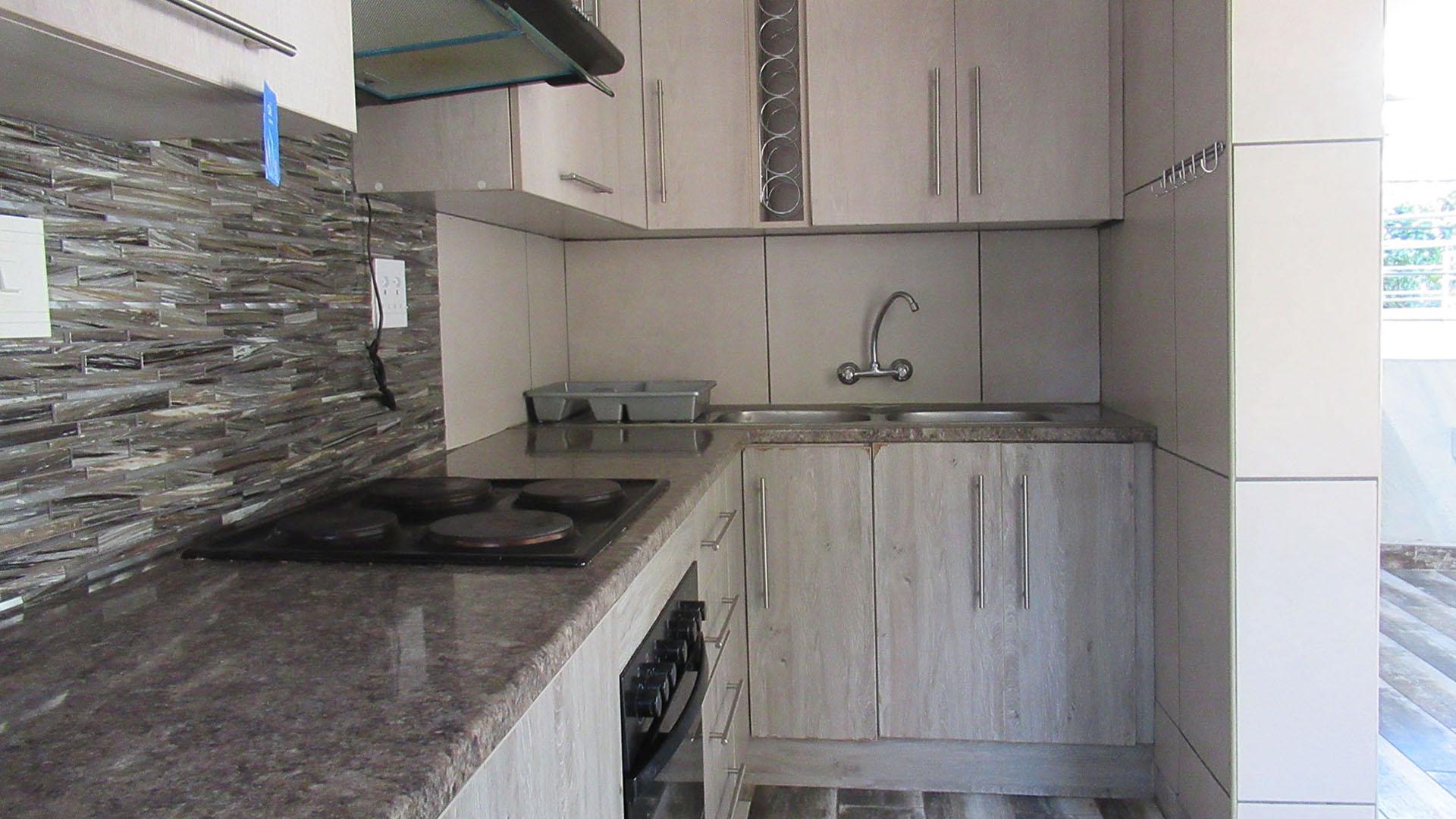 Kitchen - 42 square meters of property in Mondeor