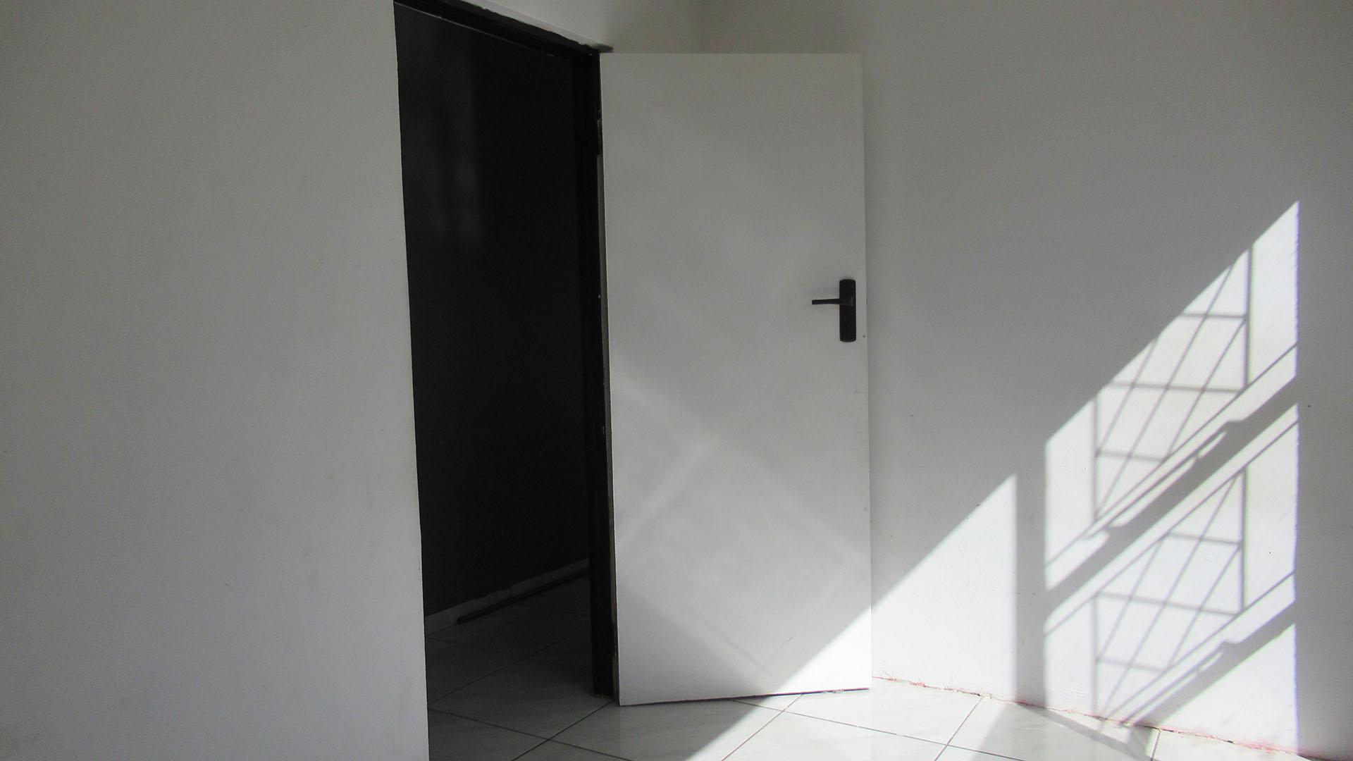 Bed Room 4 - 10 square meters of property in Mondeor