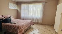 Bed Room 1 of property in Mondeor