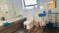 Bathroom 2 of property in Mondeor