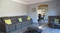 Lounges - 90 square meters of property in Mondeor