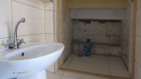 Bathroom 2 - 3 square meters of property in Mondeor