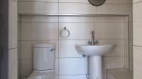 Bathroom 2 - 3 square meters of property in Mondeor
