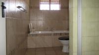 Bathroom 3+ - 13 square meters of property in Mondeor