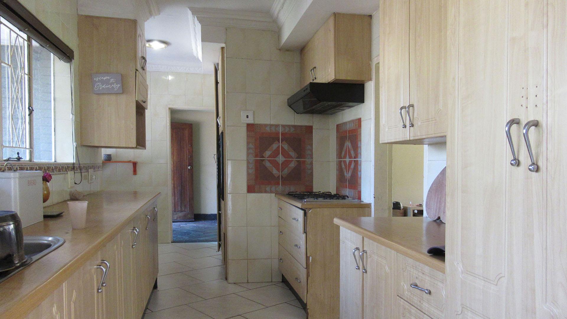 Kitchen - 17 square meters of property in Arcon Park