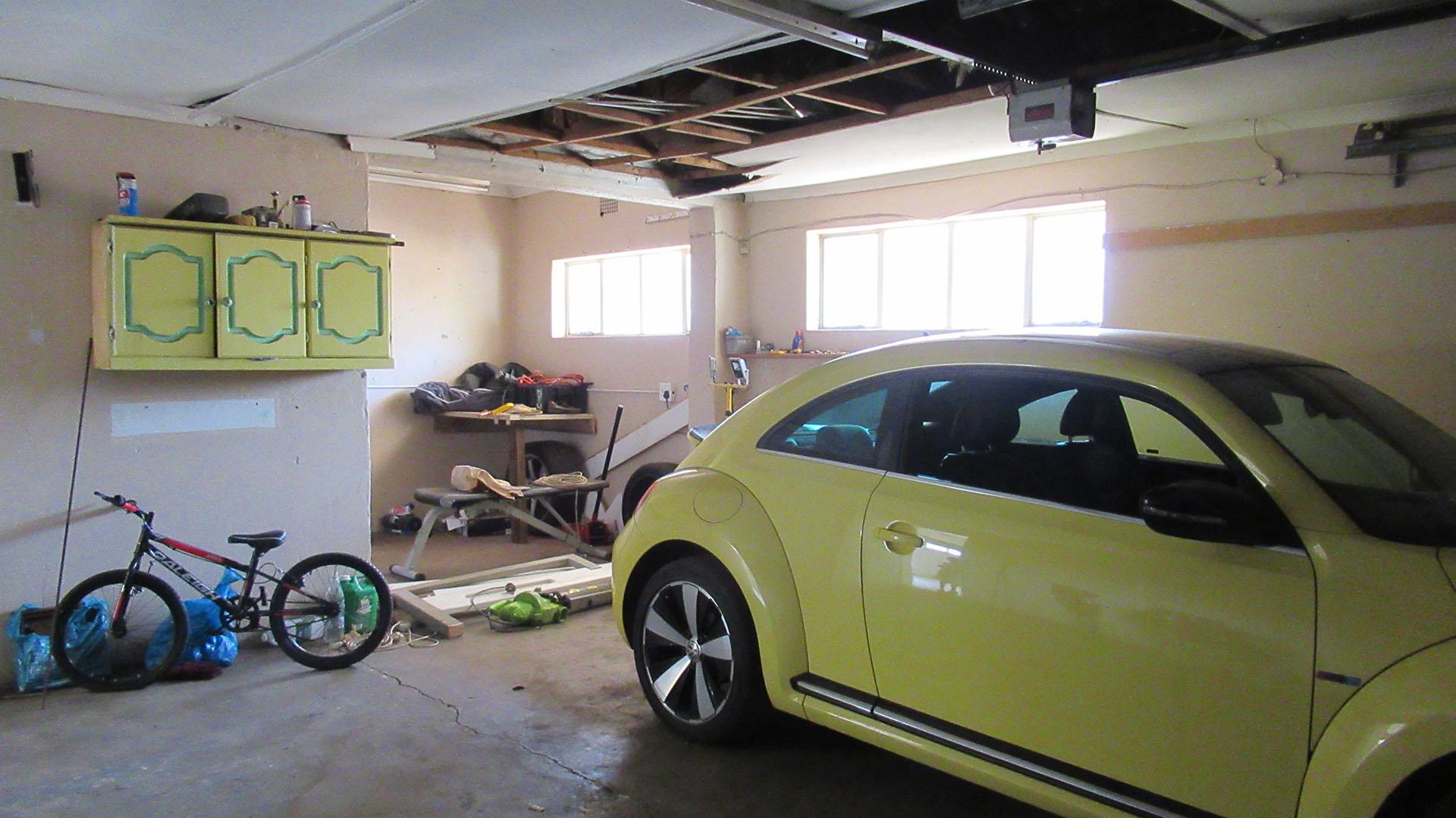 Garage - 50 square meters of property in Arcon Park