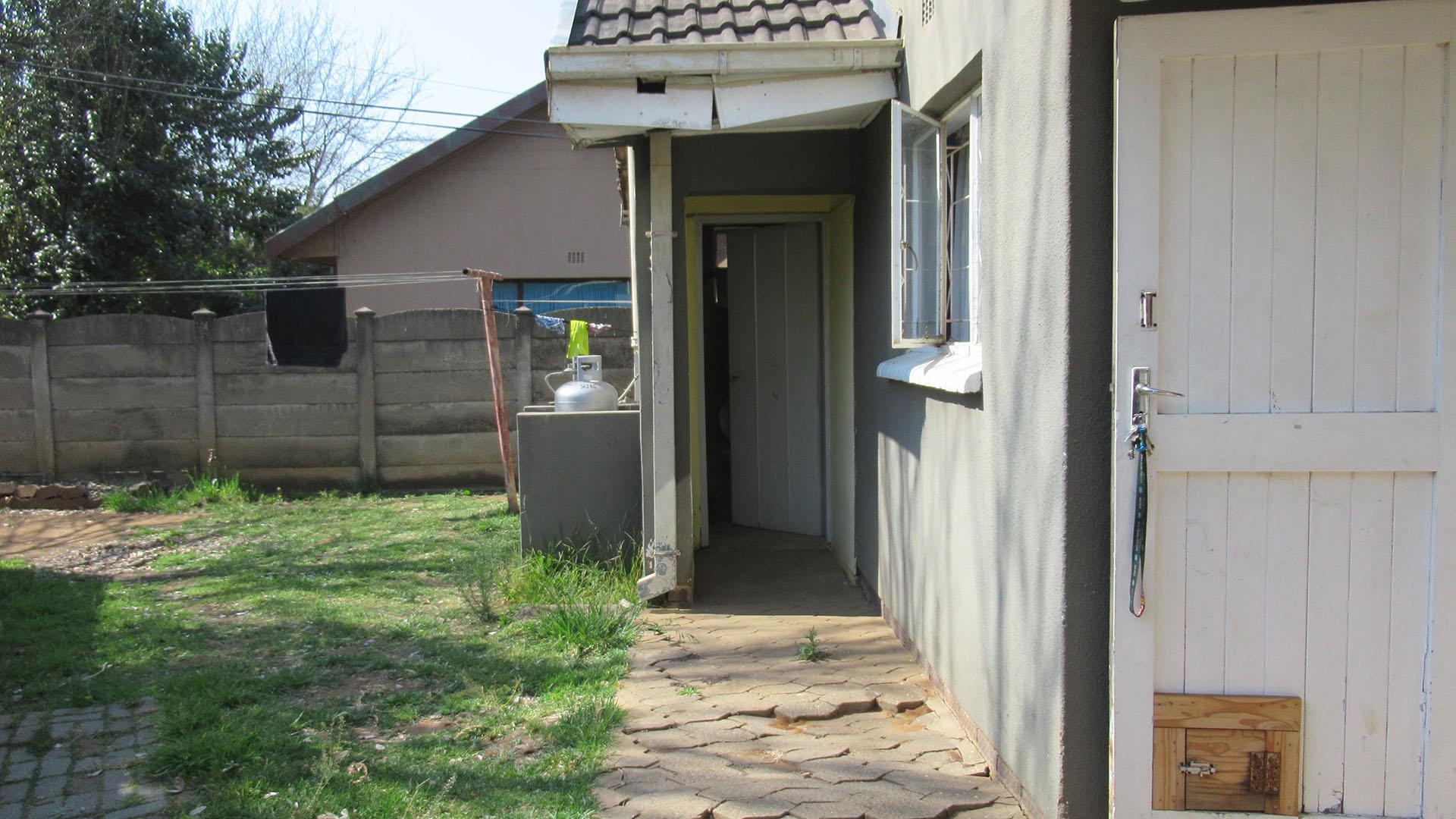 Backyard of property in Arcon Park