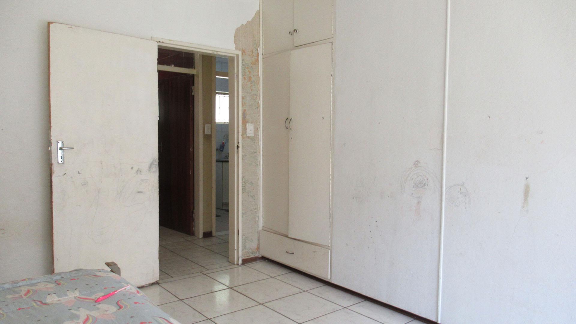 Bed Room 1 - 17 square meters of property in Arcon Park