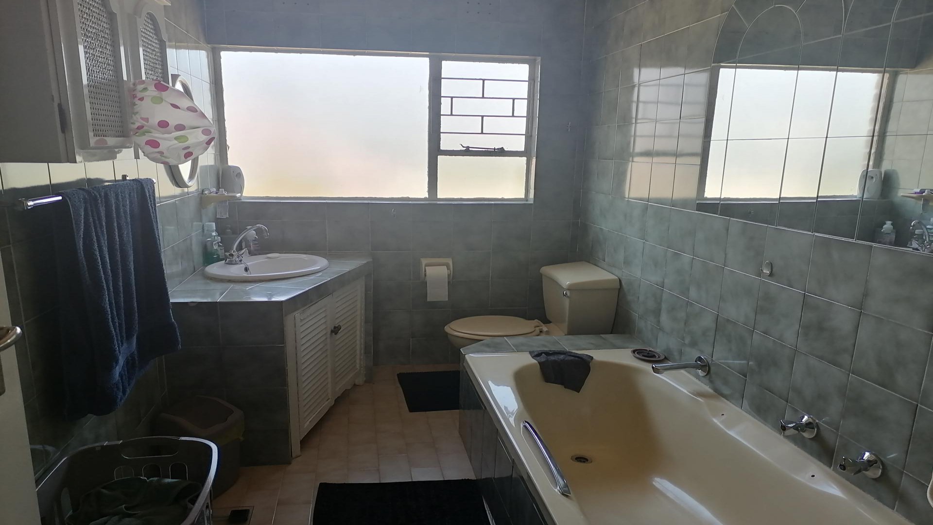 Bathroom 3+ of property in Oakdene