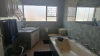 Bathroom 3+ of property in Oakdene